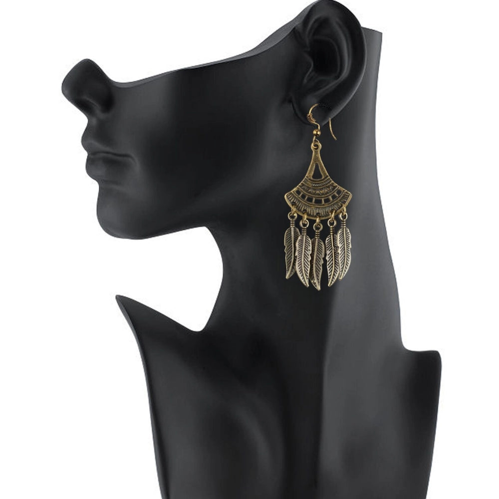 Women's Gold Plated Leaf Design Earring (Color: Gold)