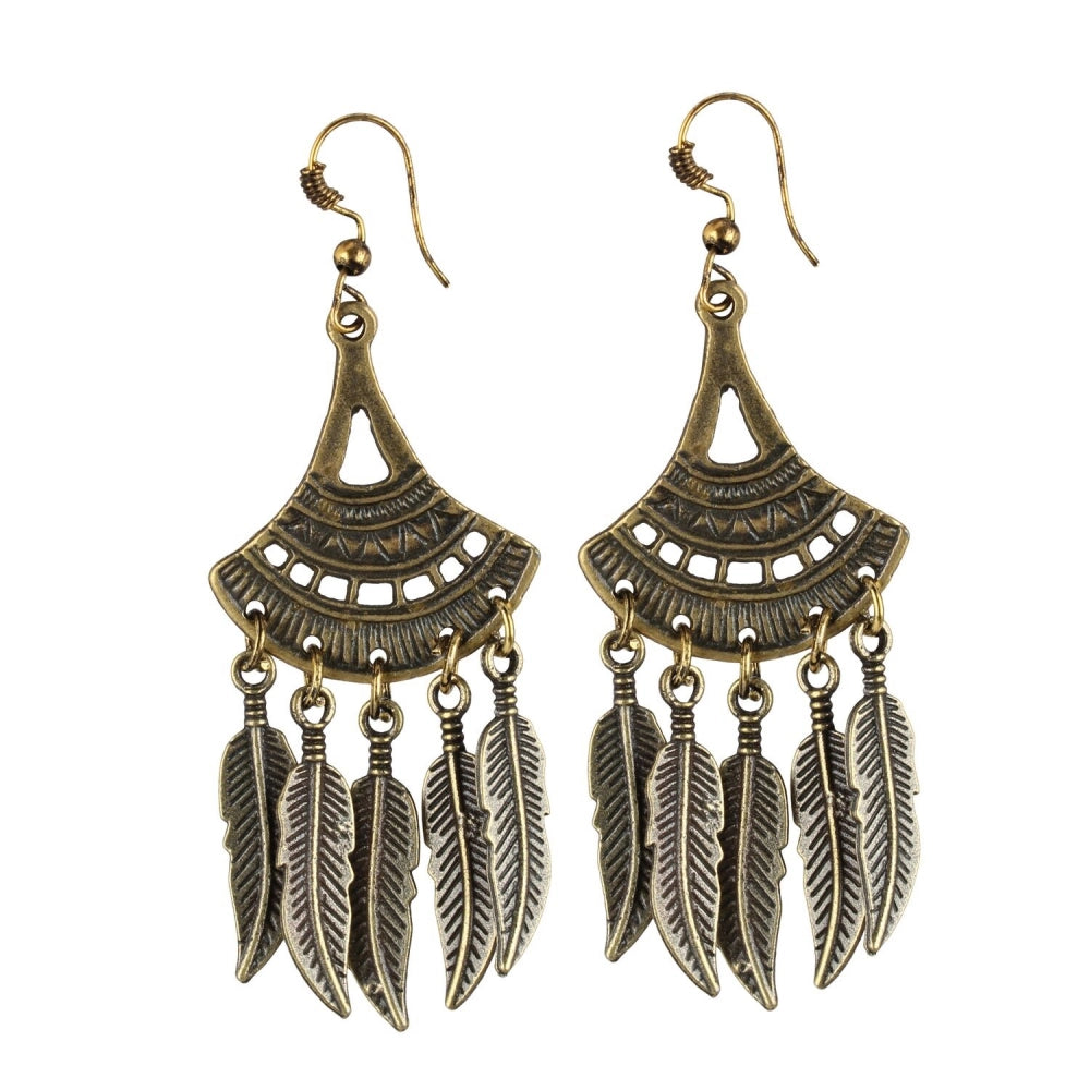 Women's Gold Plated Leaf Design Earring (Color: Gold)